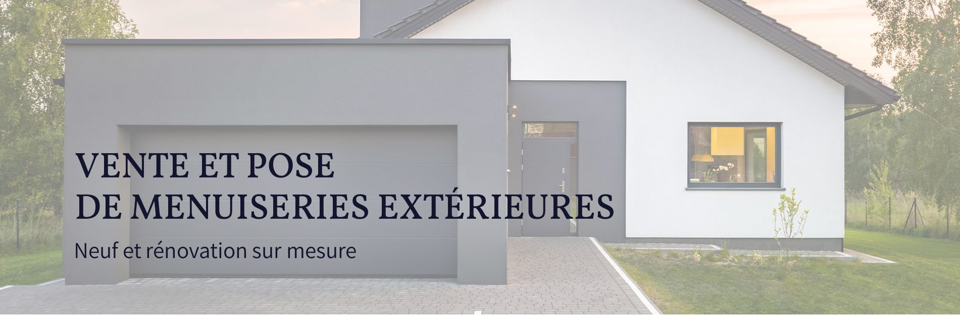 Pose porte de garage sur une maison neuve
